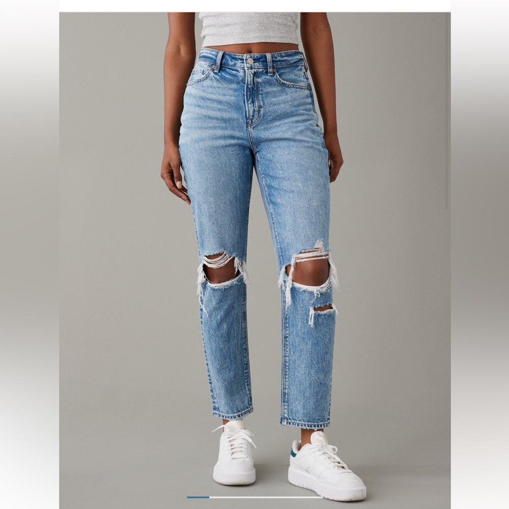 AE Mom Jean Strigid Blown out blue Size 12S 31W Short